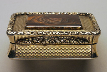 Silvergilt Snuffbox with agate lid